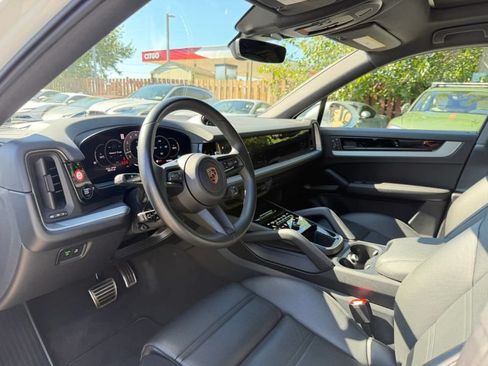 Used 2024 Porsche Cayenne S AWD/4WD image 14