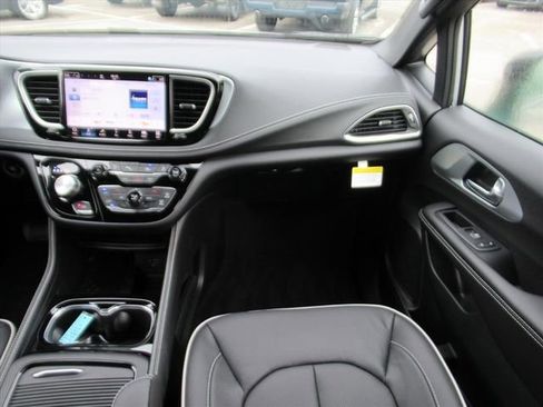 New 2026 Chrysler Pacifica Limited w/ S Appearance Package FWD image 15