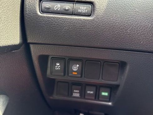 Used 2017 Nissan Rogue SV w/ Sun & Sound Touring Package AWD/4WD image 18