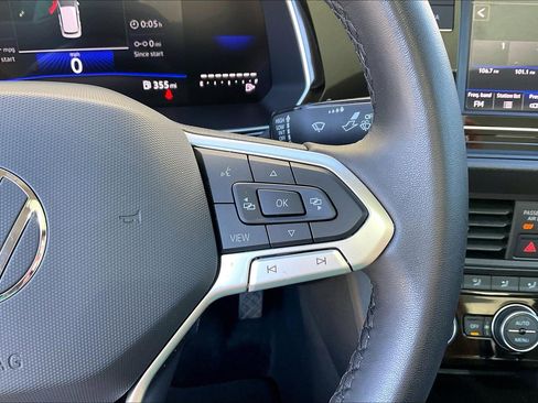 Certified 2024 Volkswagen Jetta SE w/ Panoramic Sunroof Package image 19