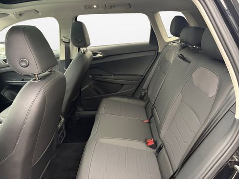 Used 2025 Volkswagen Taos SE image 13