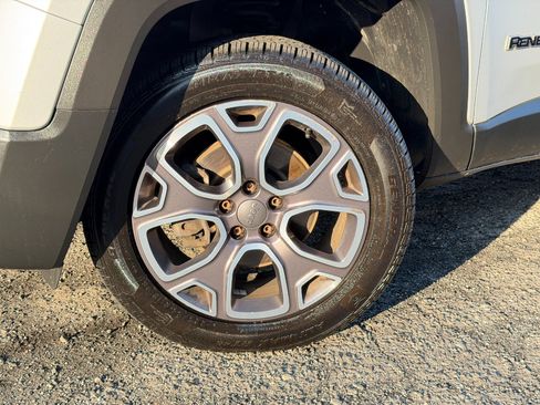 Used 2015 Jeep Renegade Limited image 80