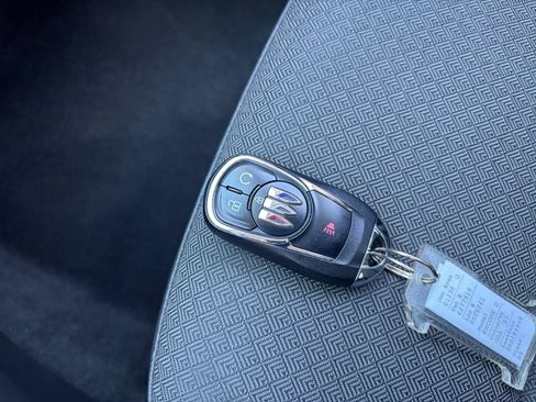 Used 2025 Buick Encore GX Preferred AWD/4WD image 21