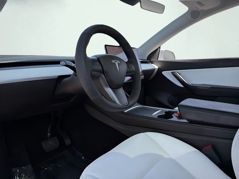 Used 2021 Tesla Model Y Long Range AWD/4WD image 48