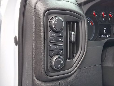 Used 2022 Chevrolet Silverado 1500 Custom Trail Boss AWD/4WD image 32