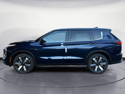 New 2026 Mitsubishi Outlander SE image 2
