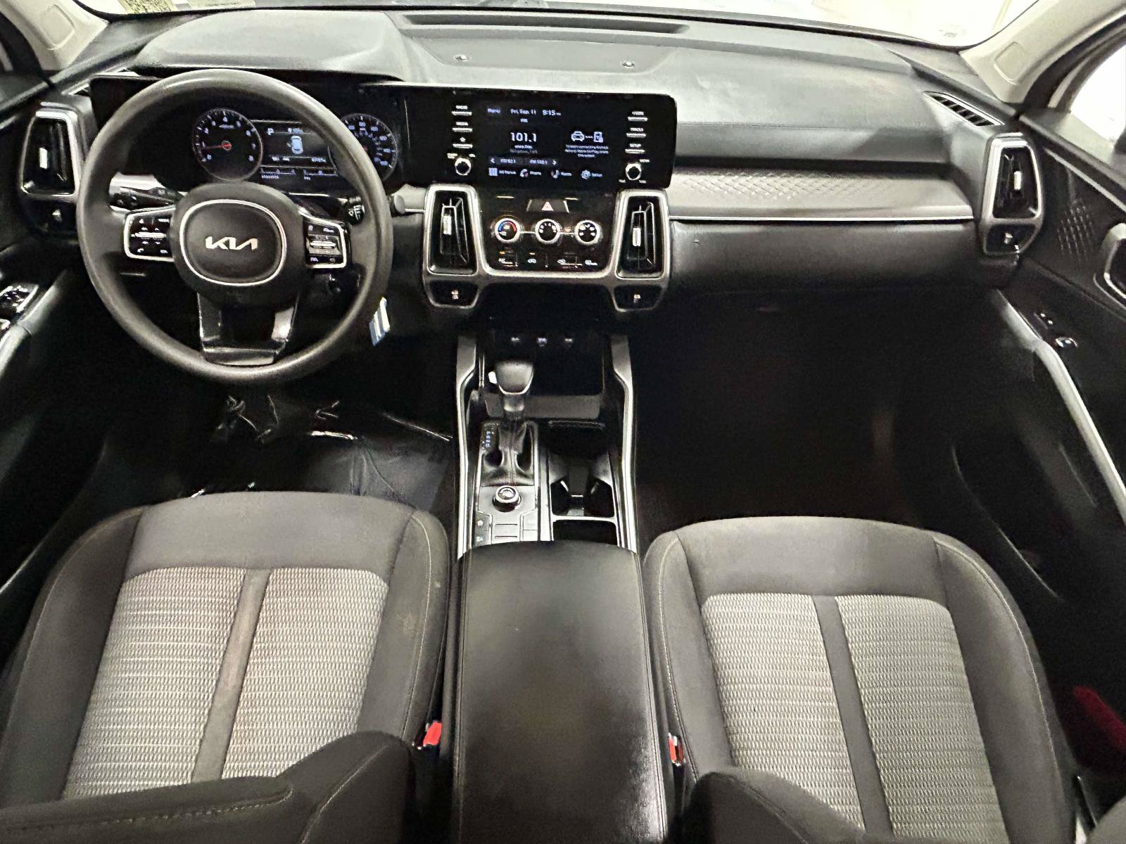 Used 2023 Kia Sorento LX FWD image 9