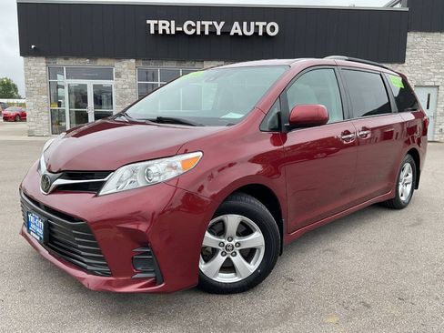 Used 2020 Toyota Sienna LE w/ LE Preferred Package FWD image 1