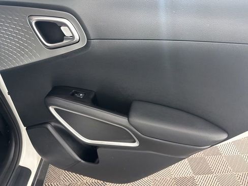 Certified 2024 Kia Soul S image 23