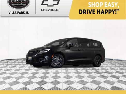 Used 2022 Chrysler Pacifica Touring-L w/ Uconnect Theater Family Group FWD image 1