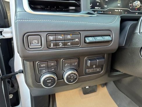 Used 2023 GMC Yukon XL Denali Ultimate AWD/4WD image 10