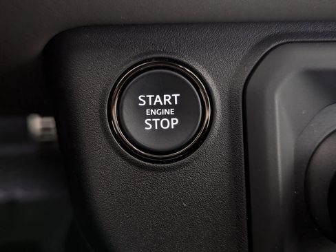 Certified 2025 Land Rover Defender 110 image 34