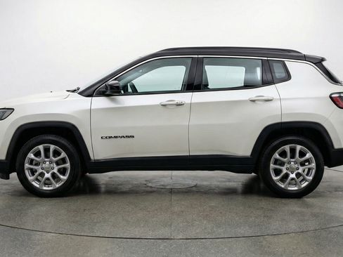 Used 2025 Jeep Compass Limited AWD/4WD image 5