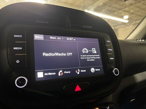 Used 2025 Kia Soul LX w/ LX Technology Package FWD image 20