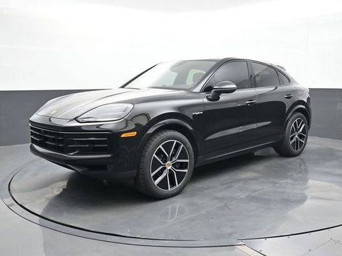 Certified 2024 Porsche Cayenne Coupe AWD/4WD image 1
