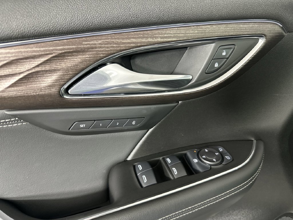 Used 2022 Buick Envision Avenir w/ Technology Package II AWD/4WD image 27