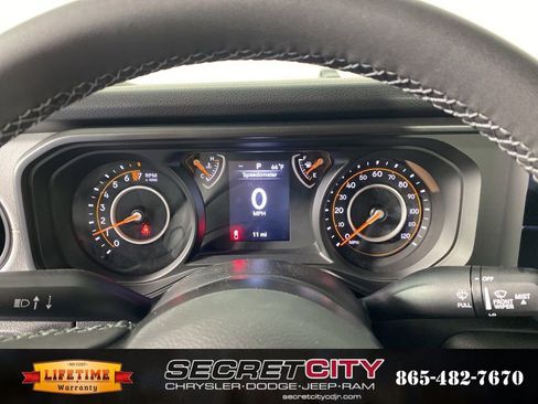 New 2025 Jeep Gladiator Sport image 19