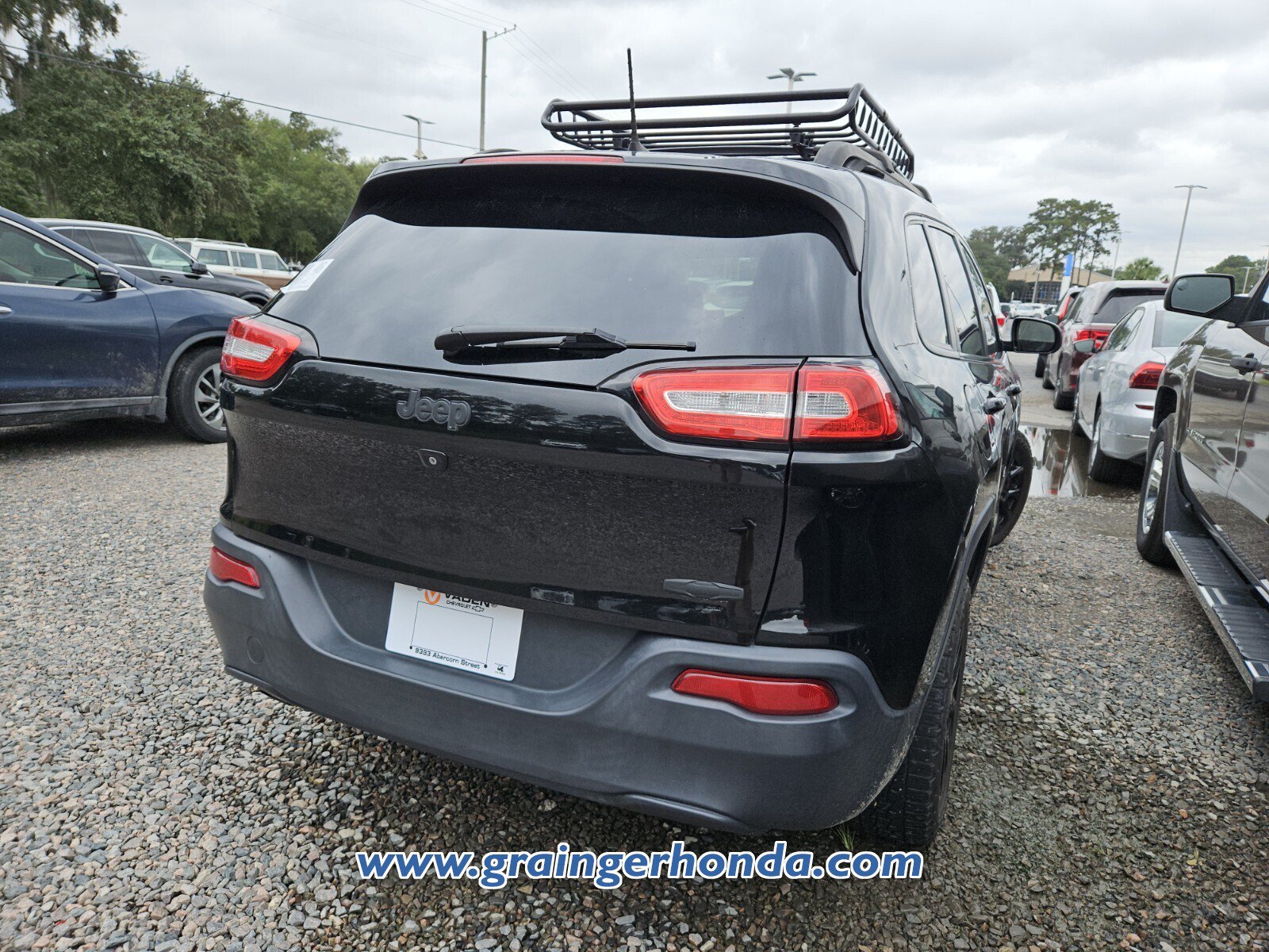 Used 2018 Jeep Cherokee Latitude Plus w/ Comfort/Convenience Group FWD image 7