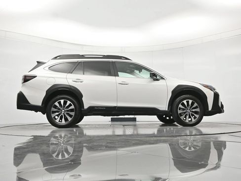 Used 2025 Subaru Outback Limited AWD/4WD image 39