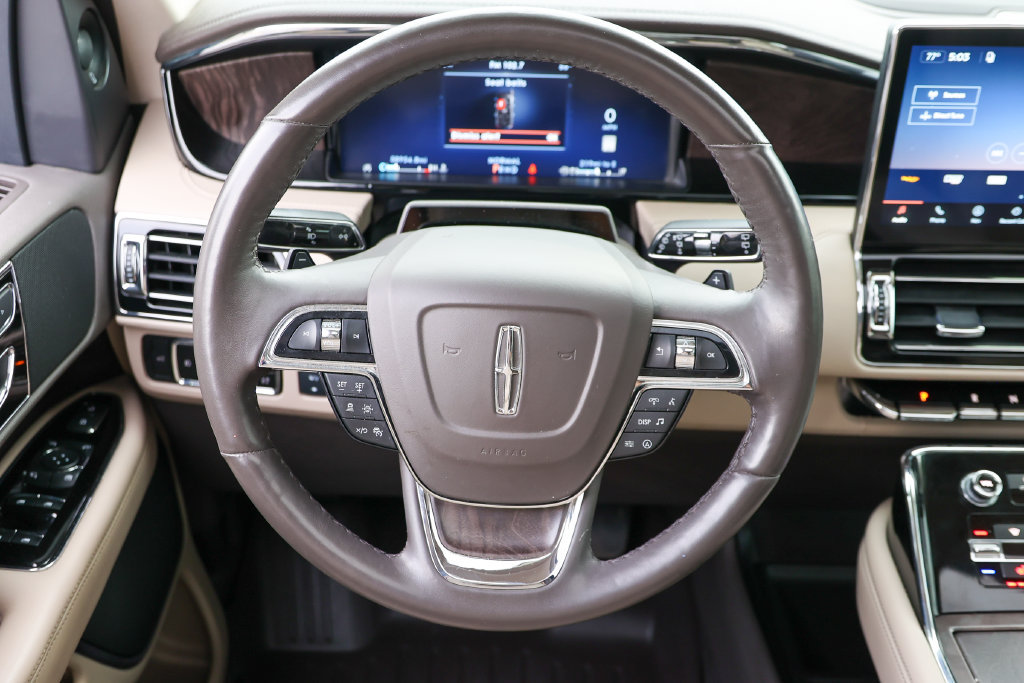 Used 2024 Lincoln Navigator Premiere AWD/4WD image 9