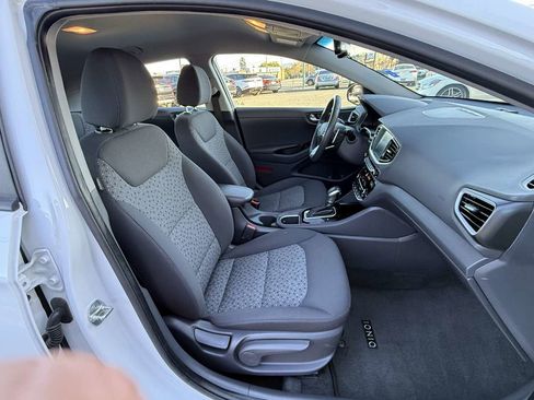 Used 2019 Hyundai Ioniq Plug-In Hybrid image 10