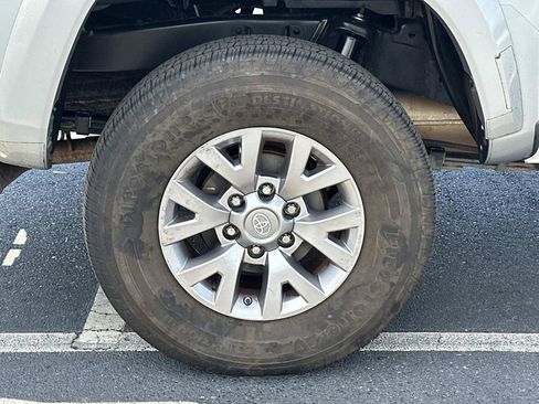 Used 2019 Toyota Tacoma SR5 RWD image 8