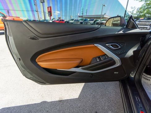 Used 2017 Chevrolet Camaro SS image 15