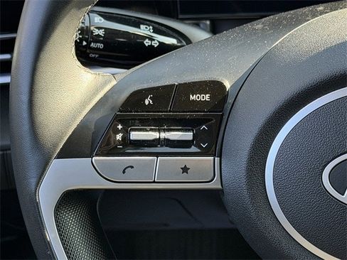 Used 2025 Hyundai Elantra SEL image 13