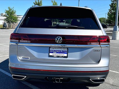 Used 2025 Volkswagen Atlas SEL AWD/4WD image 5