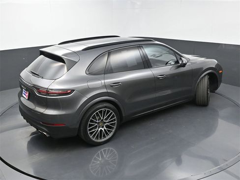 Used 2022 Porsche Cayenne S image 36
