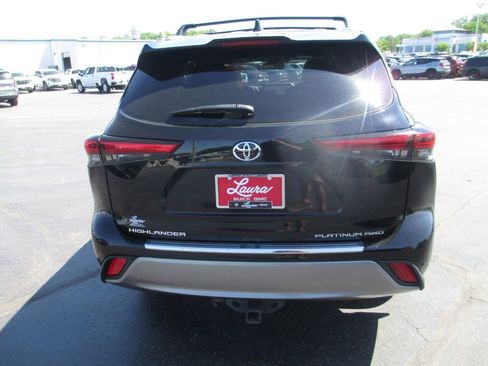 Used 2023 Toyota Highlander Platinum AWD/4WD image 6