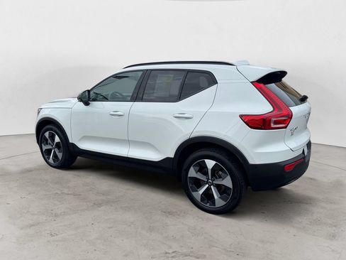 Certified 2025 Volvo XC40 B5 Plus AWD/4WD image 4