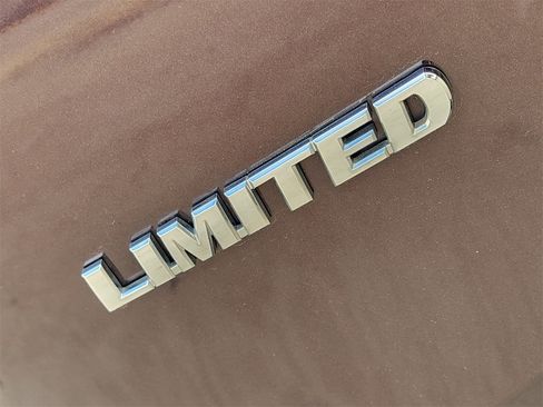 Used 2018 Toyota RAV4 Limited image 10