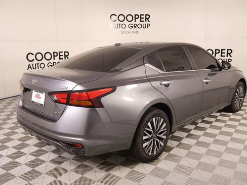 Used 2024 Nissan Altima 2.5 SV AWD/4WD image 19