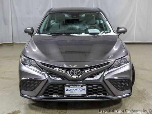Used 2024 Toyota Camry SE image 5