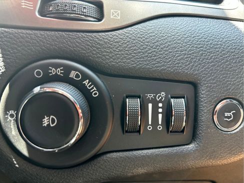 Certified 2019 Jeep Cherokee Overland AWD/4WD image 25