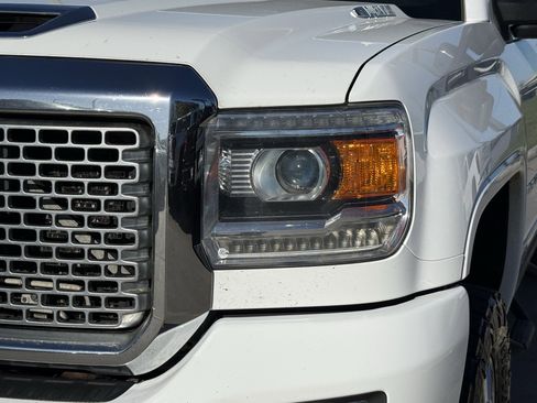 Used 2017 GMC Sierra 2500 Denali w/ Duramax Plus Package image 11