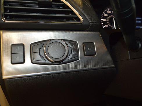 Used 2013 Lincoln MKX AWD image 16