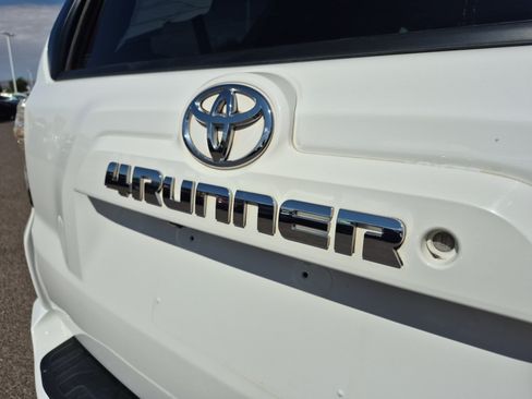 Used 2017 Toyota 4Runner SR5 AWD/4WD image 22
