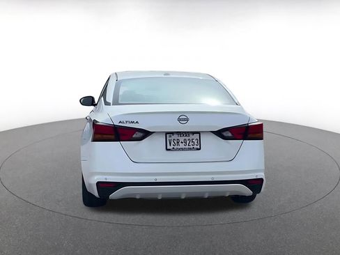 Used 2025 Nissan Altima 2.5 SV image 12