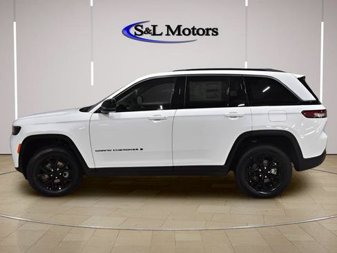 New 2026 Jeep Grand Cherokee Altitude AWD/4WD image 2