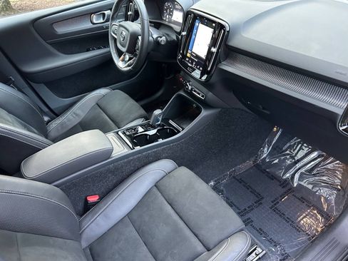 Used 2021 Volvo XC40 T5 R-Design w/ Advanced Package AWD/4WD image 28