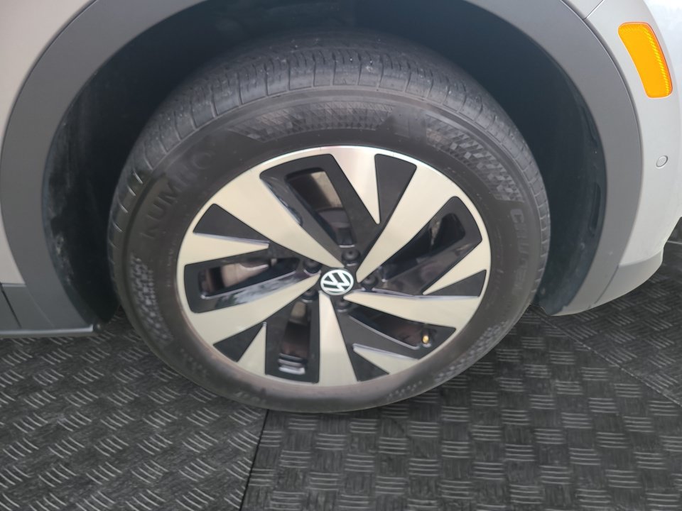 Used 2023 Volkswagen ID.4 Pro AWD/4WD image 25