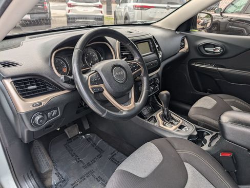 Used 2014 Jeep Cherokee Latitude FWD image 12