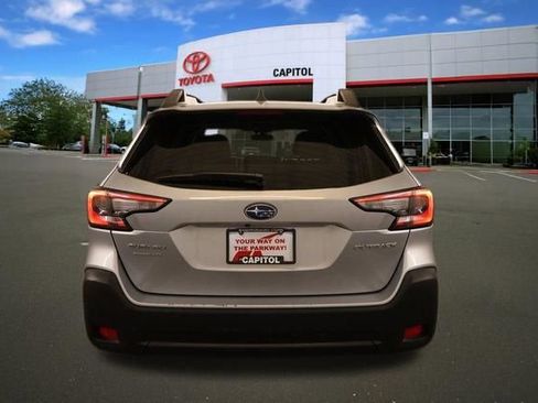 Used 2025 Subaru Outback Premium AWD/4WD image 3