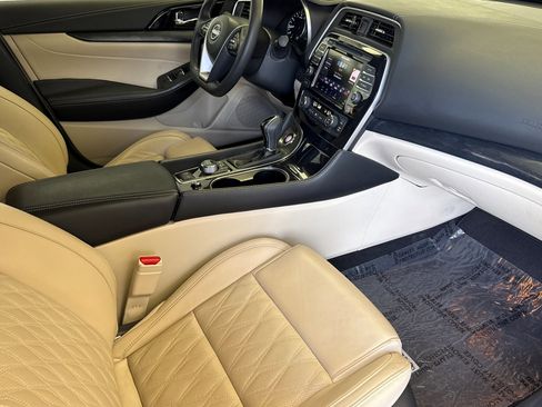 Used 2023 Nissan Maxima Platinum w/ Sport Mat Group FWD image 19