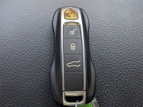 Used 2019 Porsche Cayenne image 32