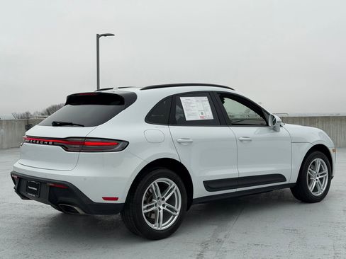 Certified 2023 Porsche Macan image 7