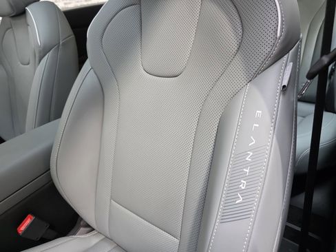 New 2025 Hyundai Elantra Limited image 25