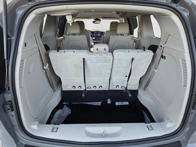 Used 2021 Chrysler Pacifica Touring-L FWD image 20